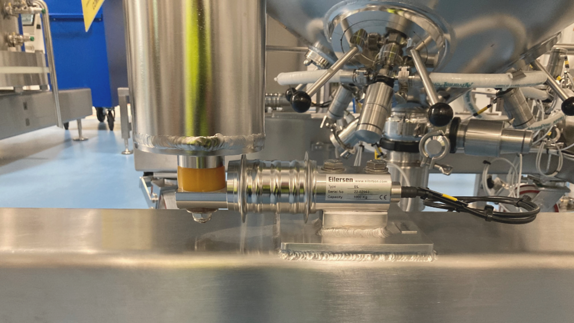 Load cell under resin mixer